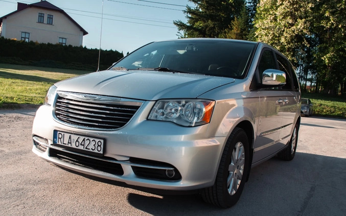 Chrysler Town &amp; Country cena 42600 przebieg: 284000, rok produkcji 2012 z Mordy małe 254